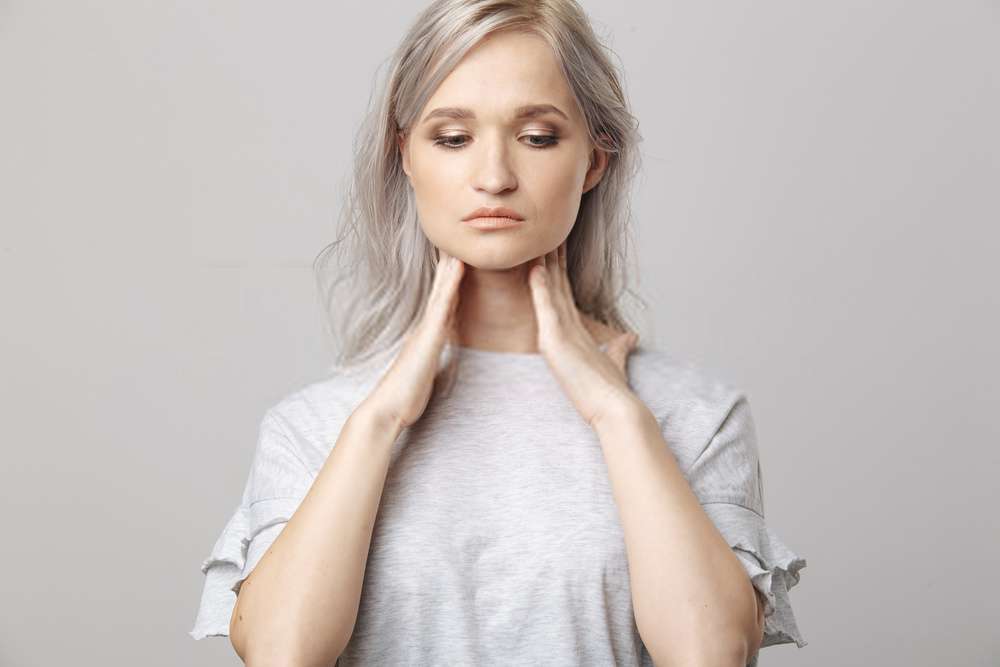 Rối loạn tuyến giáp khiến tóc nhanh bạc sớm