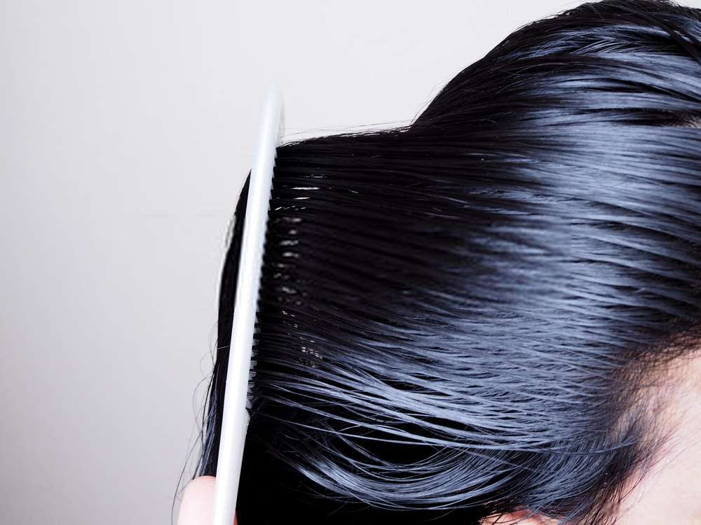 6 Bí quyết làm tóc đen mượt, chữa trị tóc bạc bằng khế chua hiệu quả